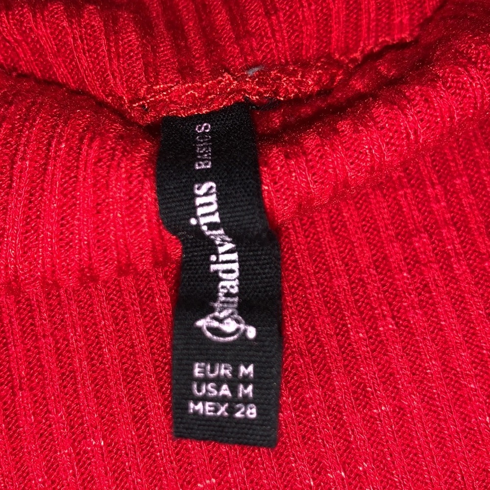 Red shirt - Picture 3 of 6